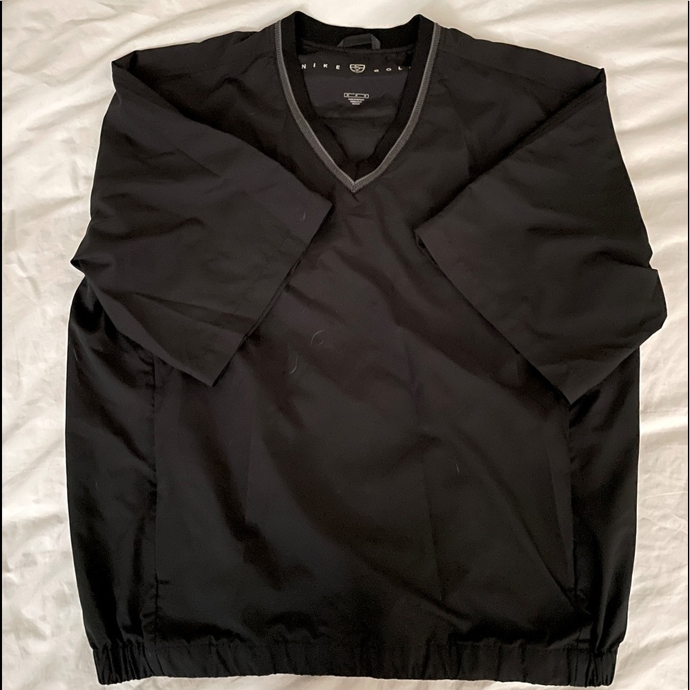 Men’s black Nike golf pullover